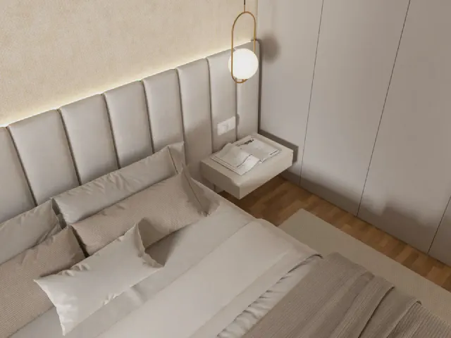 Beżowa tapicerowana ściana w pionowe pasy za łóżkiem, wisząca szafka nocna z podświetleniem LED i szklana lampa